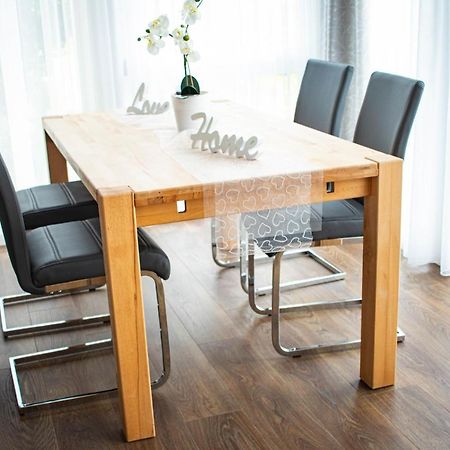 Ferienwohnung Am Schlosspark Ebersdorf  エクステリア 写真