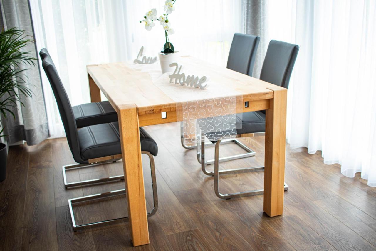 Ferienwohnung Am Schlosspark Ebersdorf  エクステリア 写真